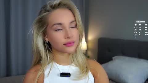 Amelia online show from 03/03/25, 12:04