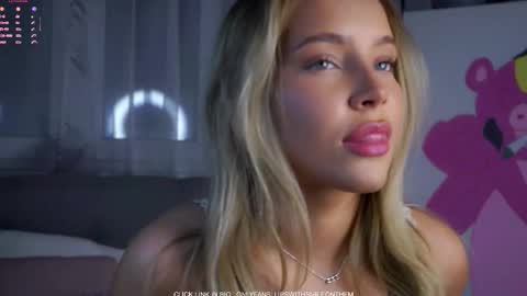 Amelia online show from 12/19/25, 01:12