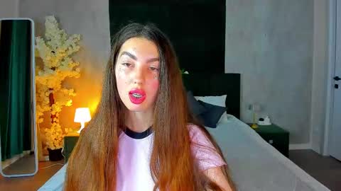 Lira revery online show from 11/17/25, 01:00