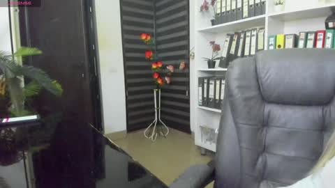 lisa online show from 10/18/25, 02:03