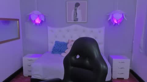 Lisa online show from 11/12/25, 11:43