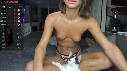 Snapshot of lisa__fox chatting on 10/16/25, 03:29 Lisa online show from 10/16/25, 03:29