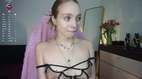 Lisa online show from 12/19/24, 12:23