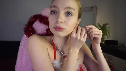 Lisa online show from 12/27/24, 12:45