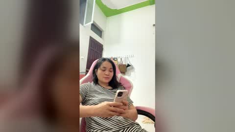 lisa_hanw online show from 04/13/26, 11:21