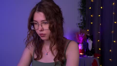 Snapshot of lisa_roses chatting on 11/18/25, 08:13 Lisa online show from 11/18/25, 08:13