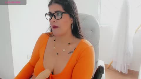 Snapshot of lisa_santoss chatting on 11/14/25, 03:44 Lisa online show from 11/14/25, 03:44