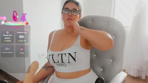 Snapshot of lisa_santoss chatting on 12/19/25, 08:27 Lisa online show from 12/19/25, 08:27