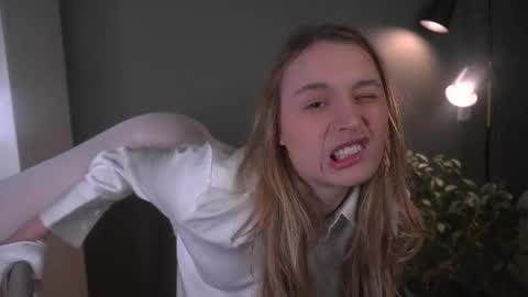 Elisabeth or Lisa online show from 12/22/25, 08:28