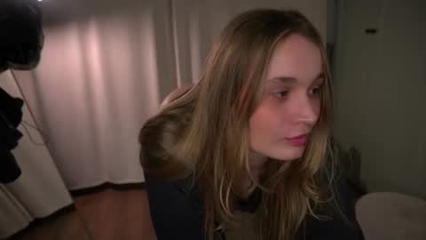 Elisabeth or Lisa online show from 04/19/26, 08:11