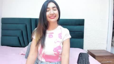 lisa white  online show from 12/23/25, 04:32