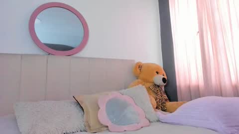 Lisa online show from 02/25/25, 10:39