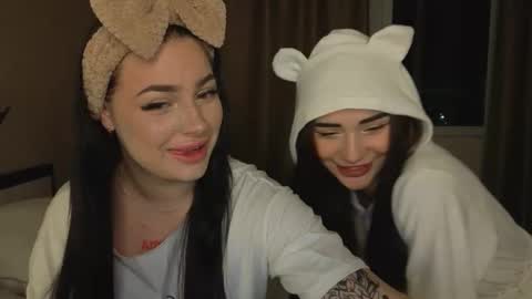 Snapshot of lisaanddenis chatting on 09/21/25, 03:35 Lisa and Den online show from 09/21/25, 03:35