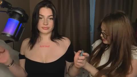 Snapshot of lisaanddenis chatting on 09/28/25, 10:31 Lisa and Den online show from 09/28/25, 10:31