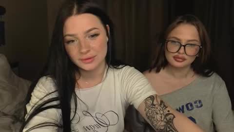 Snapshot of lisaanddenis chatting on 09/30/25, 05:51 Lisa and Den online show from 09/30/25, 05:51