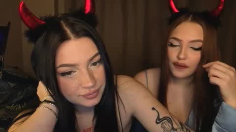 Snapshot of lisaanddenis chatting on 10/27/25, 03:05 Lisa and Den online show from 10/27/25, 03:05