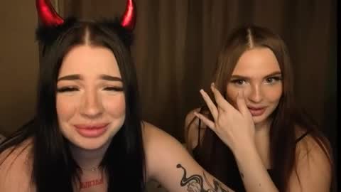 Snapshot of lisaanddenis chatting on 11/11/25, 01:55 Lisa and Den online show from 11/11/25, 01:55