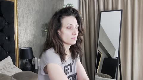 lisacroft online show from 02/09/25, 04:14