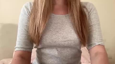 Snapshot of lisaflower1 chatting on 02/10/26, 08:29 Lisa online show from 02/10/26, 08:29