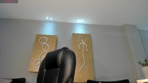 Snapshot of lisaflowersx chatting on 06/23/26, 10:35 Lisa Flowers online show from 06/23/26, 10:35