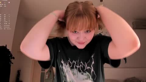 Snapshot of lisalaas chatting on 12/08/24, 04:39 -Lisa- Help me to reach 100 thumbs up3 online show from 12/08/24, 04:39