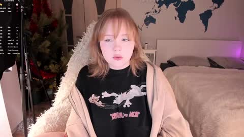 Snapshot of lisalaas chatting on 01/19/25, 01:22 -Lisa- Help me to reach 100 thumbs up3 online show from 01/19/25, 01:22