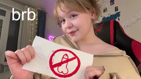 Snapshot of lisalaas chatting on 01/19/25, 04:57 -Lisa- Help me to reach 100 thumbs up3 online show from 01/19/25, 04:57