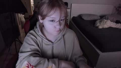 Snapshot of lisalaas chatting on 02/13/25, 08:24 -Lisa- Help me to reach 100 thumbs up3 online show from 02/13/25, 08:24