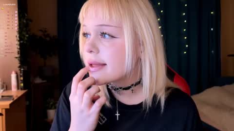 Snapshot of lisalaas chatting on 10/02/25, 04:14 -Lisa- Help me to reach 100 thumbs up3 online show from 10/02/25, 04:14