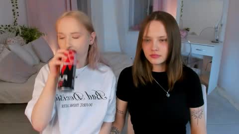 Snapshot of lisaluve chatting on 04/03/26, 07:23 Lisa blonde Alisa brunette online show from 04/03/26, 07:23