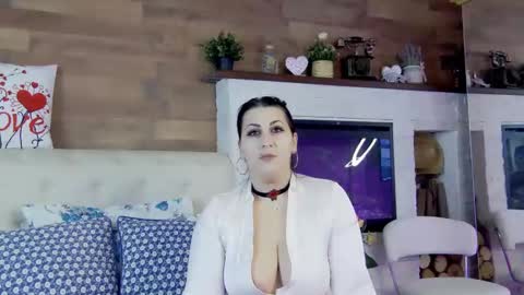 Snapshot of lisamaze chatting on 02/10/25, 07:38 SofiaHanson online show from 02/10/25, 07:38