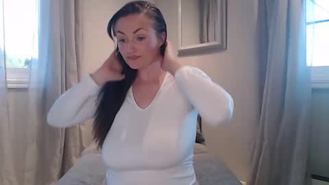 Lisasmilk online show from 05/06/26, 07:08