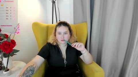 Snapshot of lissa_jamess chatting on 11/26/25, 10:27 Lissa online show from 11/26/25, 10:27