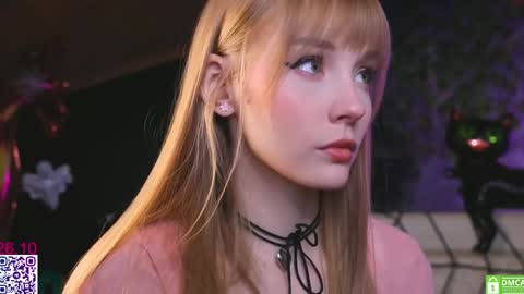 Snapshot of lissa_meooow chatting on 10/26/25, 05:35 your Liza again. Next stream Dec. 1 at 2 or 3 GMT online show from 10/26/25, 05:35