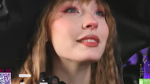 Snapshot of lissa_meooow chatting on 10/31/25, 06:25 your Liza again. Next stream Dec. 1 at 2 or 3 GMT online show from 10/31/25, 06:25