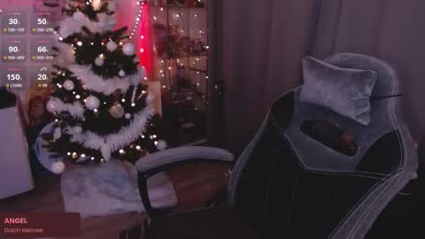 Snapshot of lissamuff chatting on 12/15/25, 04:44 Lissa online show from 12/15/25, 04:44