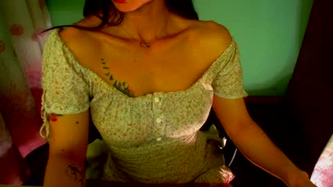 Snapshot of lisstaylor chatting on 01/03/25, 12:30 Liss online show from 01/03/25, 12:30