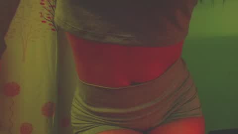 Snapshot of lisstaylor chatting on 02/05/25, 04:58 Liss online show from 02/05/25, 04:58