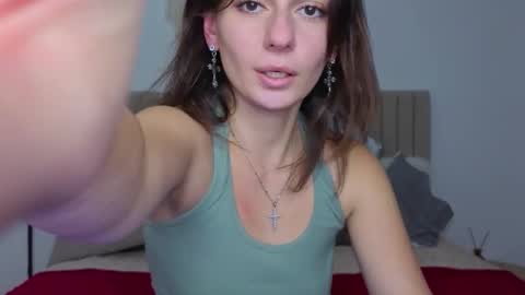 Snapshot of lit1le_mia chatting on 11/17/25, 10:15 lit1le_mia online show from 11/17/25, 10:15