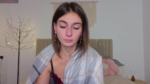 Snapshot of lit1le_mia chatting on 11/19/25, 10:54 lit1le_mia online show from 11/19/25, 10:54