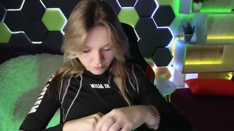 Snapshot of litabrom chatting on 12/28/24, 08:37 Lena online show from 12/28/24, 08:37