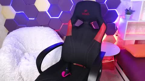 Snapshot of litabrom chatting on 01/16/25, 04:28 Lena online show from 01/16/25, 04:28