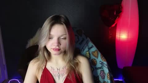 Snapshot of litabrom chatting on 03/06/25, 01:27 Lena online show from 03/06/25, 01:27