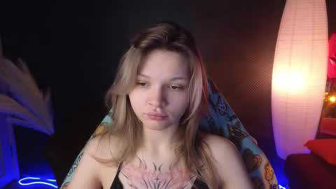 Snapshot of litabrom chatting on 03/09/25, 01:04 Lena online show from 03/09/25, 01:04