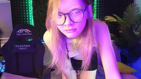 Snapshot of litabrom chatting on 10/07/25, 02:20 Lena online show from 10/07/25, 02:20