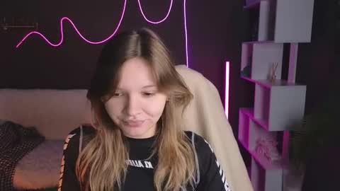 Snapshot of litabrom chatting on 10/10/25, 08:13 Lena online show from 10/10/25, 08:13