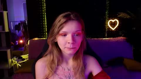 Snapshot of litabrom chatting on 10/11/25, 02:11 Lena online show from 10/11/25, 02:11