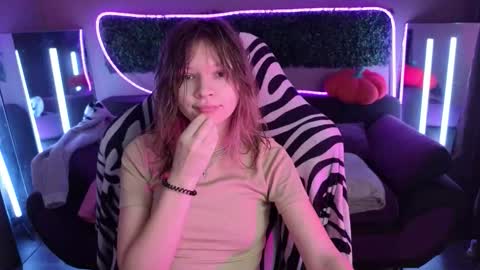 Snapshot of litabrom chatting on 11/18/25, 09:03 Lena online show from 11/18/25, 09:03