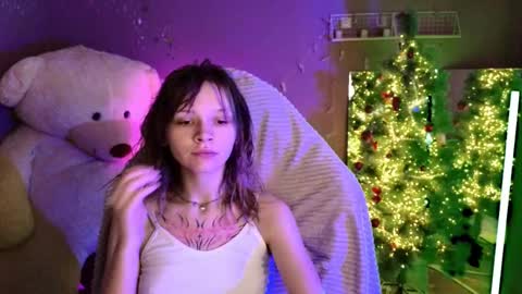 Snapshot of litabrom chatting on 12/17/25, 08:53 Lena online show from 12/17/25, 08:53