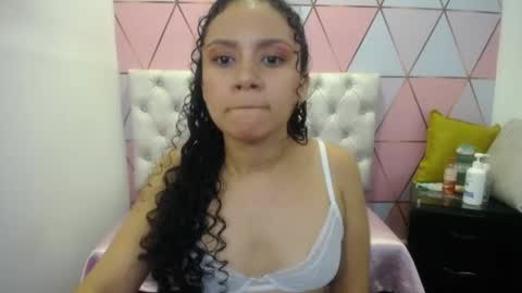 Snapshot of little18doll chatting on 05/03/26, 09:54 little18doll online show from 05/03/26, 09:54